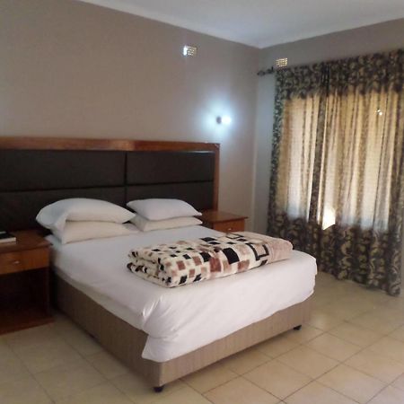 The View Lodge Victoria Falls Esterno foto